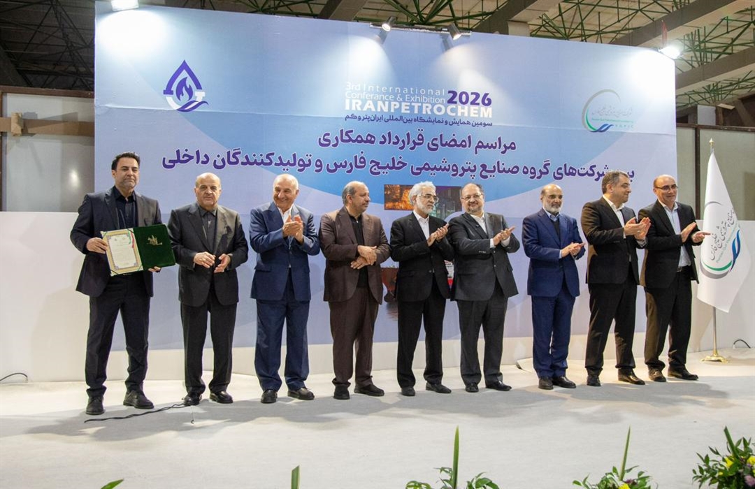 مدیر ساخت داخل پالایش گاز هویزه در نمایشگاه ایران‌پتروکم مورد تقدیر قرار گرفت